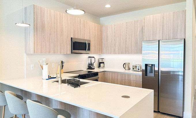 Four Corners House | TR17328SB - Stylish 4BR - Private Pool - Sleeps 10