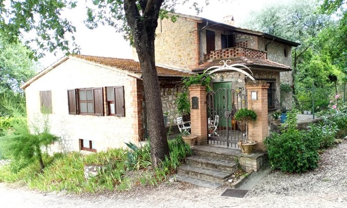 Deruta House | Experience Comfort at Tra Grilli e Cicale – Family Friendly!