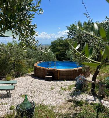 Pieve Salutare Bed & Breakfast | Relax at Tra le Lucciole B&B with Oceanfront Views
