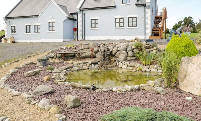 Keadue Apartment | TRAD COTTAGE, pet friendly, with a garden in Culleens, County Sligo