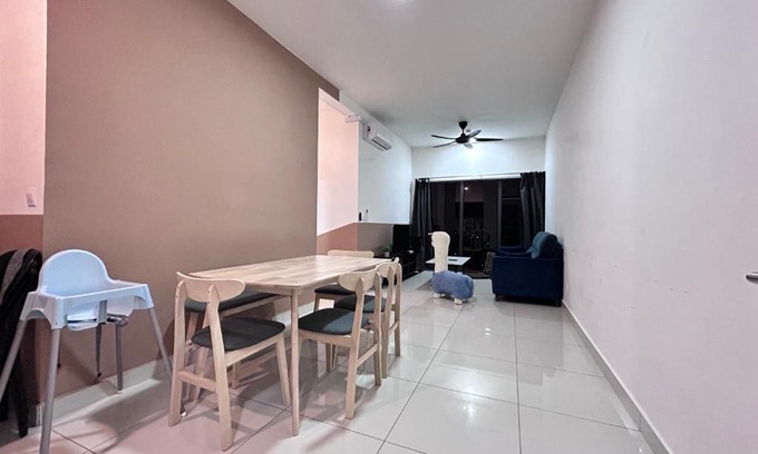 Kampung Bukit Dukong Apartment | Traders Garden: Family-Friendly Retreat in Cheras