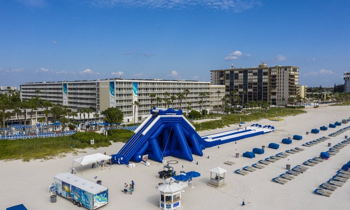 St. Pete Beach Condo | Oceanfront 1 Bedroom at TradeWinds with Pool & Spa