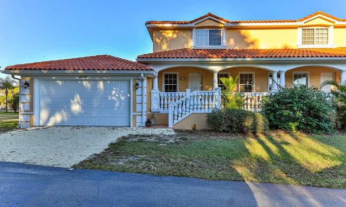 Homosassa Villa | Experience Tradewinds: 4BR Ocean View with Kayaks & Pool