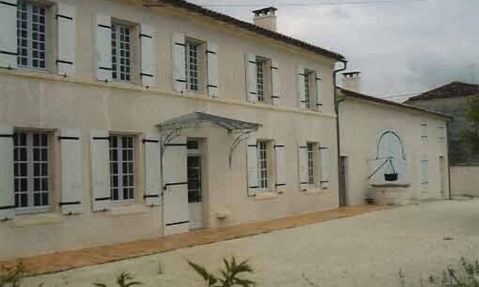 Salignac-sur-Charente House | Charming Traditional Charentes House with Pool & Kitchen