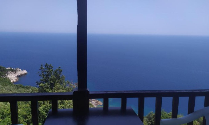 Tsagarada Apartment | Cozy Apartment Near Mylopotamos Beach with Family-Friendly Amenities
