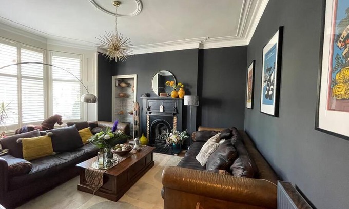 Rutherglen Apartment | Cozy Apartment Near City Centre & Hampden - 4-Star Stay