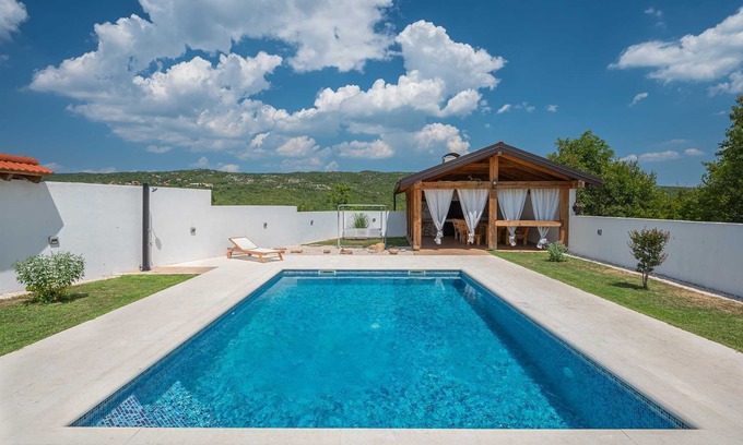 South Croatia Coast Villa | Traditional Comfort Casa Natura with 36m2 Pool