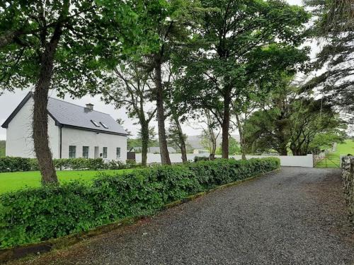 Westport House | Cozy Cottage Retreat with Stunning Views & Child-Friendly Perks