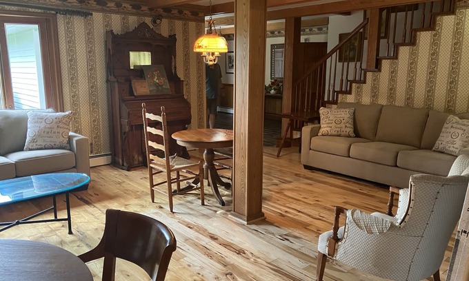 Laurel Springs House | Charming Country Farmhouse with Spa Near Blue Ridge Parkway