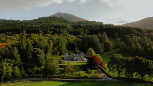 Foss Villa | Refurbished Highland Lodge with Breathtaking Views