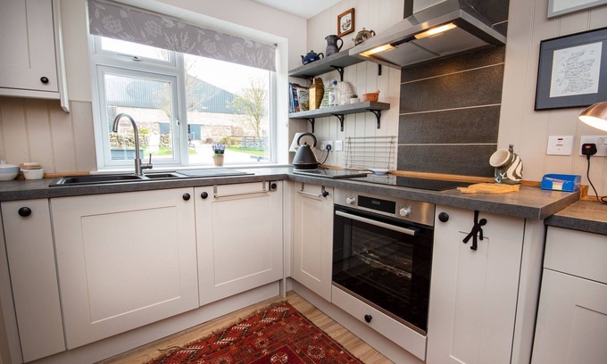 Golspie Cottage | Traditional Highland Cottage on a Working Farm, Child Friendly