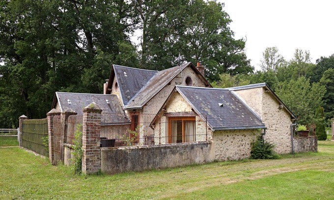 Raizeux House | Inviting Holiday Home in Raizeux with Terrace & Amenities