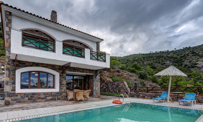 Prina Villa | Traditional Holiday Villa with Private Pool in Agios Nikolaos