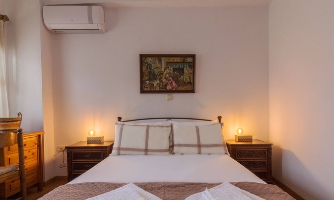 Apomarma Apartment | Traditional Home in small village Apomarma