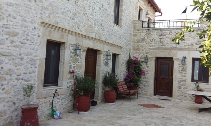 Khoustouliana Villa | Traditional House Villa with Pool and Ocean View Near Phaistos
