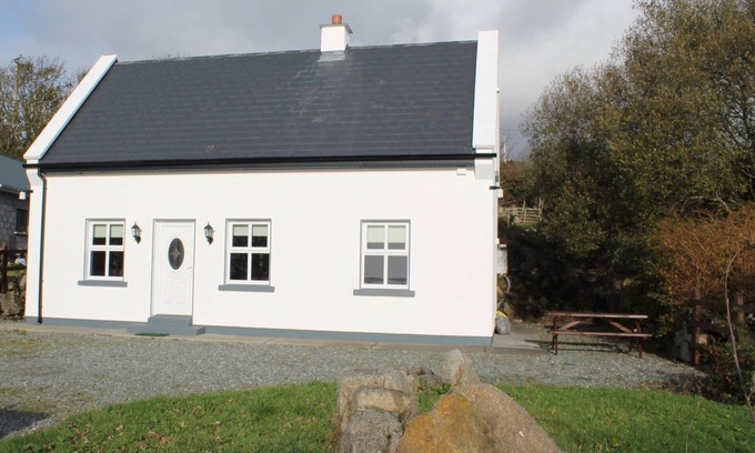 Rosmuck Cottage | Charming Irish Cottage with Ocean View & High Guest Rating