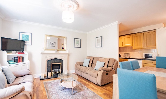 Galway City Centre House | Charming Irish Townhouse in Galway with Breakfast & Kitchen