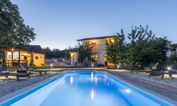 Klis Villa | Traditional-luxury house with pool -PODRUG