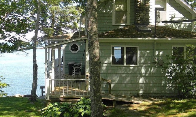 New Harbor Cottage | Pet-Friendly Traditional Maine Cottage by the Ocean