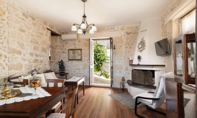 Krouson House | Traditional resort in Heraklion,Crete:perfect for couples, families, and groups.