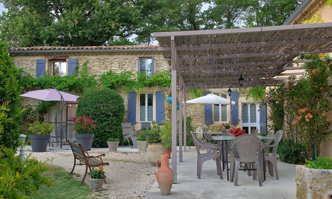 Pont-de-Barret Apartment | Experience Authentic Provencale Mas with Pool & Breakfast