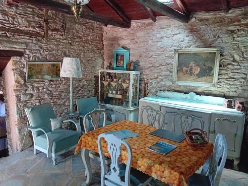 Kali Vrysi House | Charming Stone House Retreat in Scenic Pelion