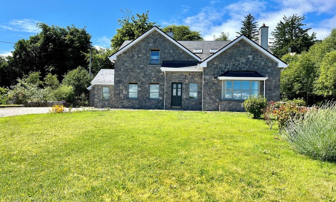 Moycullen House | Scenic Lake View Retreat Minutes from Galway City