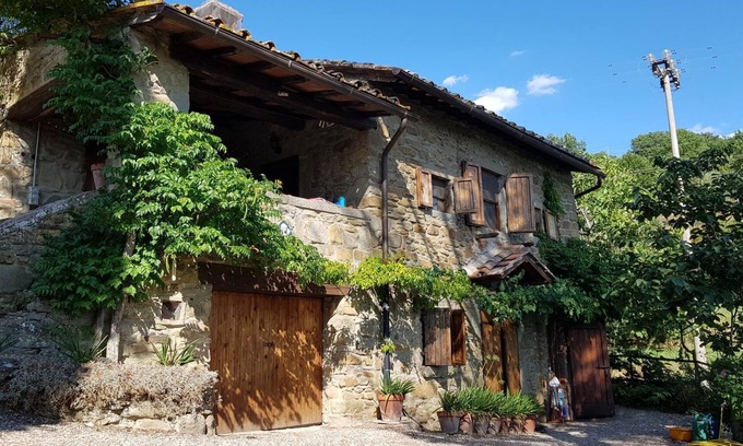 San Pietro a Cegliolo House | Elegant Tuscan Retreat with Private Pool and Beautiful Gardens