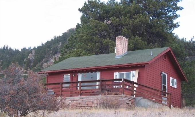 Estes Park Cabin | Trail Ridge Cabin – Cozy Stay with Pool and Scenic Views