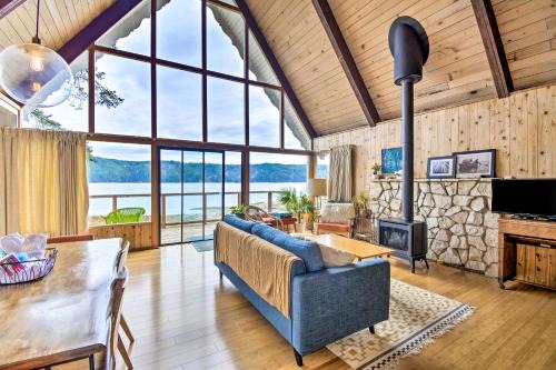 Lilliwaup House | Experience Trail's End Cabin: Oceanfront Retreat Awaits