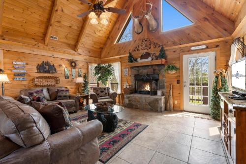 Branson Cedars House | Experience Trail's End Cabin: Pet-Friendly Retreat with Pool