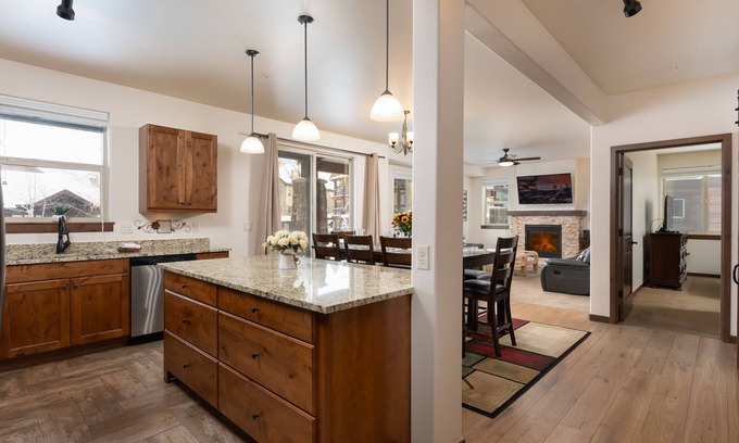 Winter Park Condo | Inviting Clubhouse with Hot Tub, Pool & Family-Friendly Space