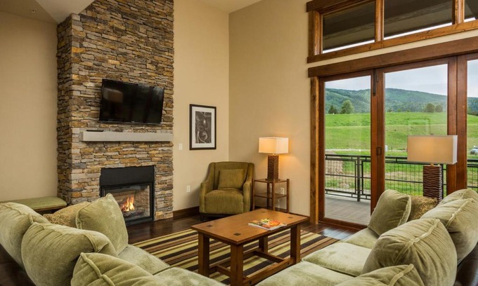 Steamboat Springs Hotel | Trailhead Lodge 4100: Family-Friendly Retreat with Pool & Hot Tub