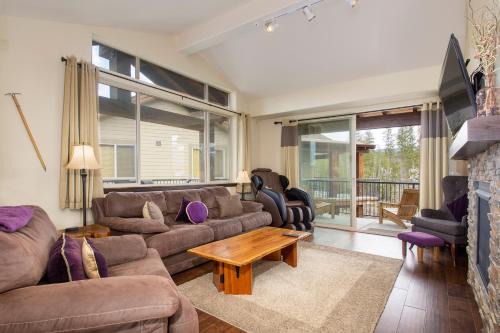 Winter Park House | Discover Trailhead Lodges Unit 131 with Hot Tub Access
