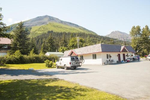 Seward Hotel | Discover Trailhead Lodging: Family-Friendly & Accessible