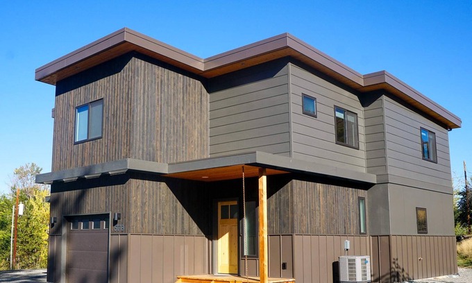 Winthrop House | Modern 3-Bedroom Townhome in Winthrop - Rated Perfect 10/10