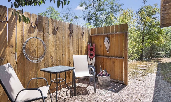 Bandera Cottage | Pet-Friendly Trails End Hideaway in Bandera - Guest Rated 9.8