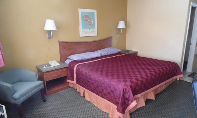 Lone Pine Hotel | Comfortable Trails Motel with Pool & Family-Friendly Vibe