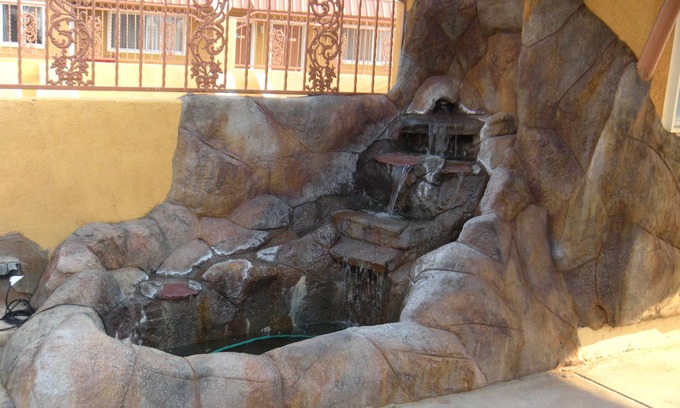 Lone Pine Hotel | Cozy Trails Motel: Family-Friendly with Kitchen & Breakfast
