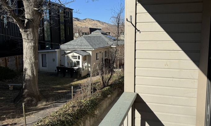 Mapleton Hill Condo | Serene Downtown Condo with Trails and Family Amenities