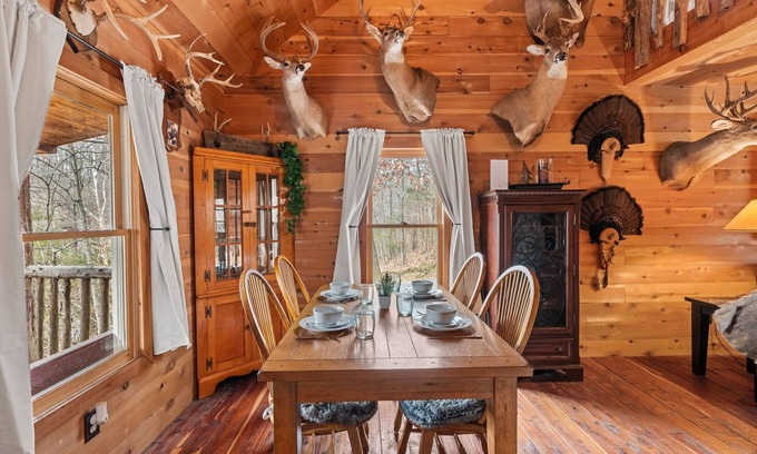 Franklin Cabin | Serene Trails & Tranquility: Cozy Cabin with Breakfast