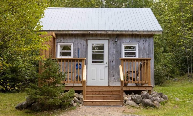 Wreck Cove House | Exceptional Trailside Cottage #3: Pet-Friendly Retreat
