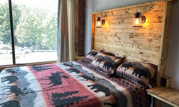 Ohiopyle Hotel | Discover Trailside Hotel: Pet-Friendly with Riverview Access