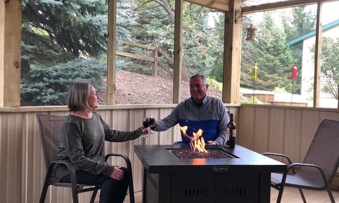 Lanark House | Budget-Friendly Trailside Inn with Family Amenities