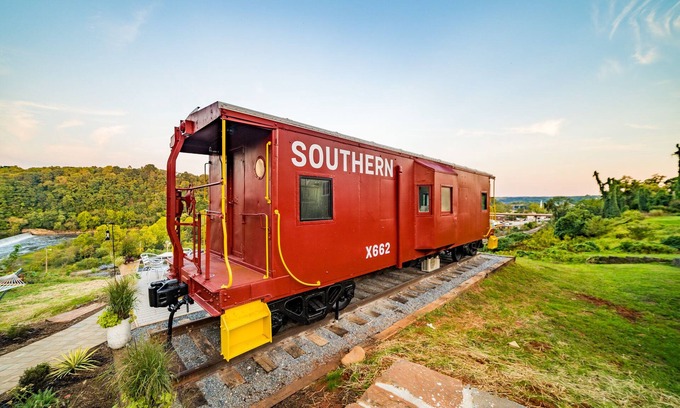 Daniels Hill Apartment | Unique Train Caboose with River Views Near Downtown