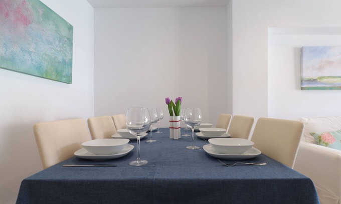 Santiago de Compostela Apartment | Inviting Getaway at Train Station by Como: Family-Friendly Stay
