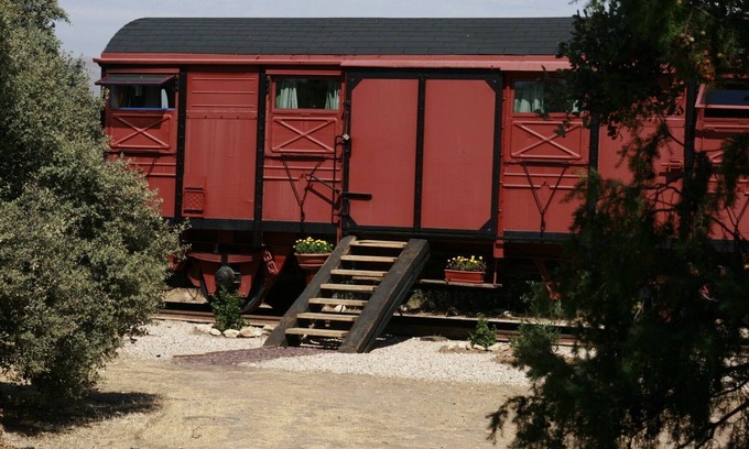 San Agustin del Guadalix House | Explore the Unique TRAIN WAGON: Spa & Family-Friendly Stay