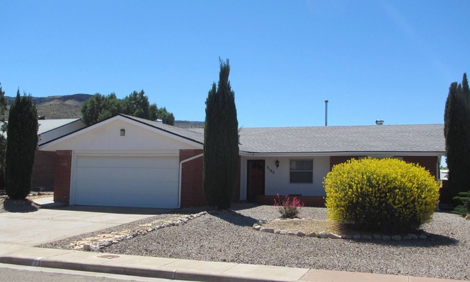 Alamogordo House | Convenient Rentals Near Holloman & White Sands for You