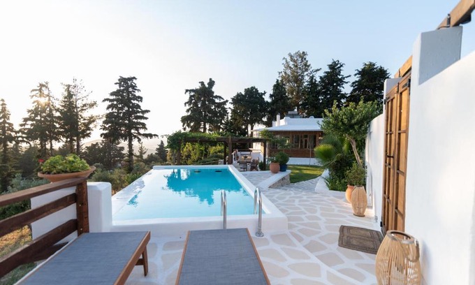Zia Villa | Discover Tramonto Villa: 4-Star Retreat with Hot Tub