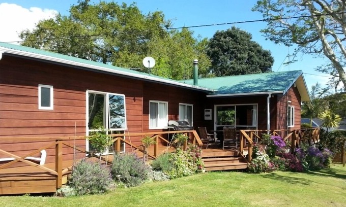Coromandel House | Tramway Cottage, 20 minute drive to Whangapoa and New Chums Beach